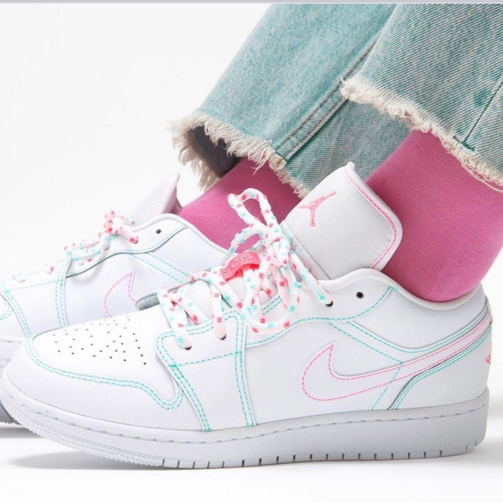 AIR JORDAN 1 LOW AURORA GREEN PINK GS - Girls youth- 4Y = 5.5 women